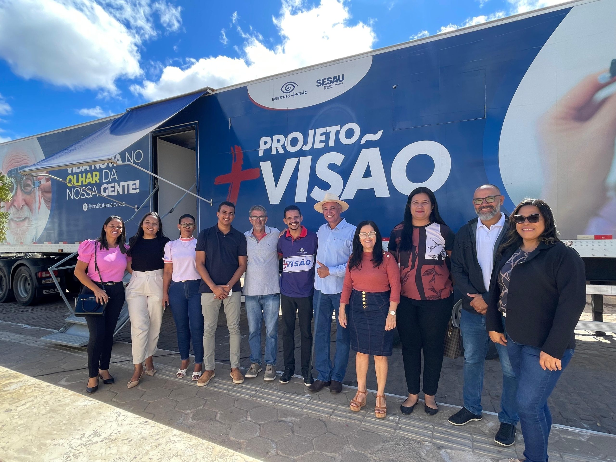 Prefeitura de Ourolândia realiza mais de 1.000 atendimentos com a Carreta Oftalmológica e garante acesso gratuito à saúde visual