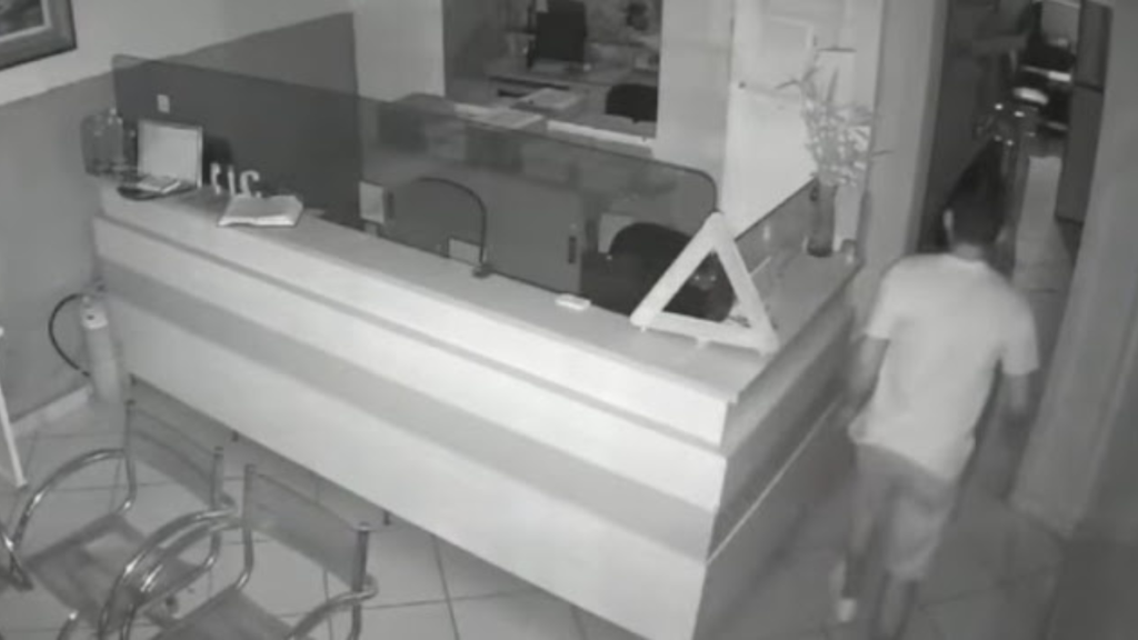 Autoescola Andrade é invadida durante a madrugada e tem celulares furtados em Jacobina