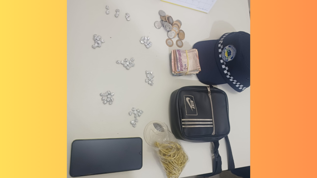 Guarda Civil Municipal de Jacobina Detém Jovens com 68 Pedras de Crack na Praça da Missão