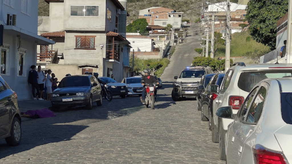 Jovem é assassinado na frente do comércio do próprio pai no Bairro da Estação em Jacobina