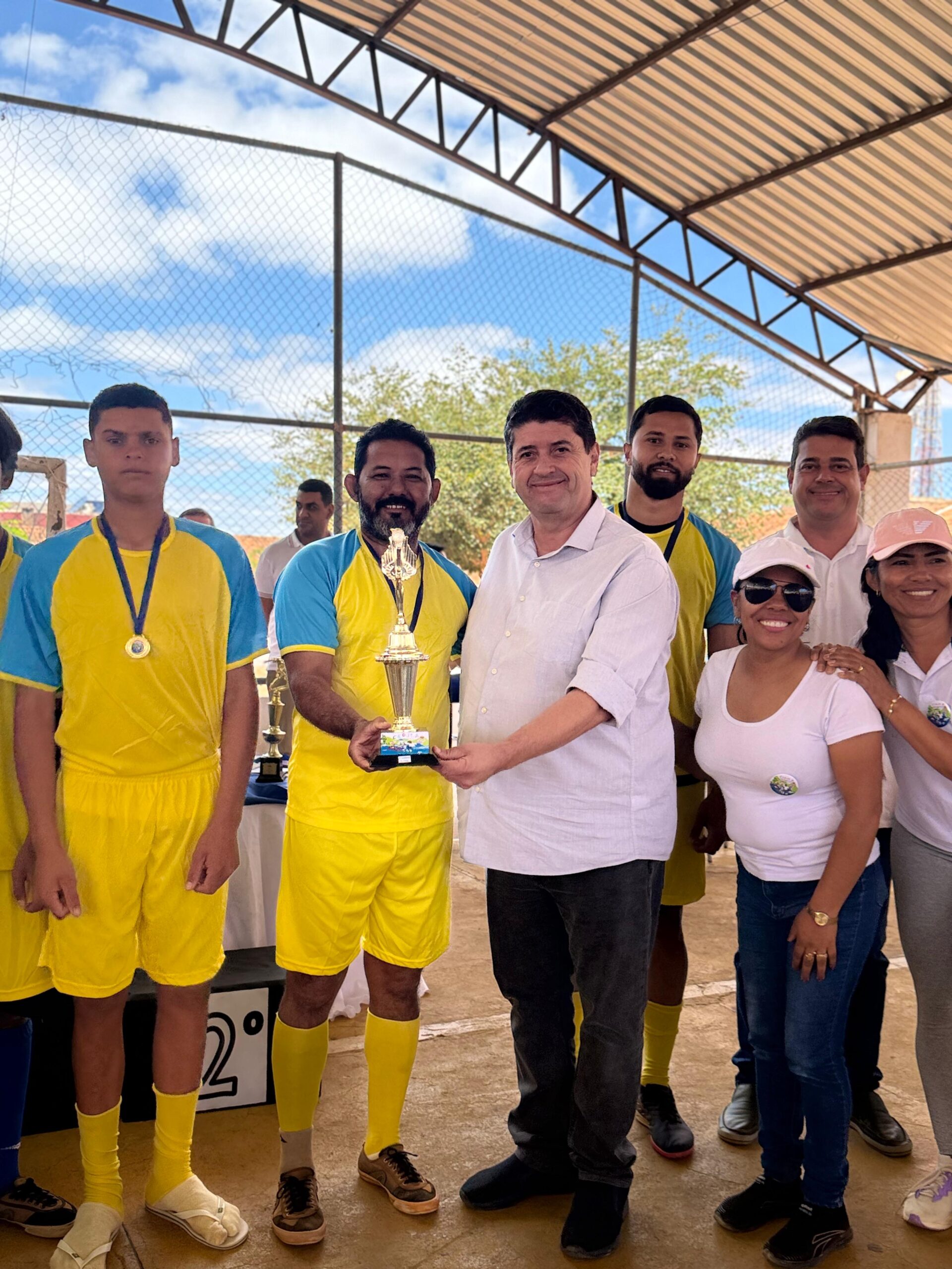 Colégio Dr. Jeovando Lopes de Almeida comemora 34 anos com jogos escolares e presença de autoridades.