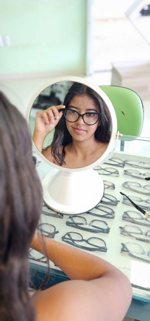 Esmeralda: Onde a Visão Ganha Estilo e Variedade