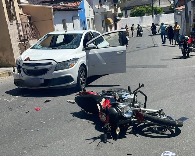 Tentativa de homicídio provoca acidente e deixa três feridos no Bairro Félix Tomaz em Jacobina