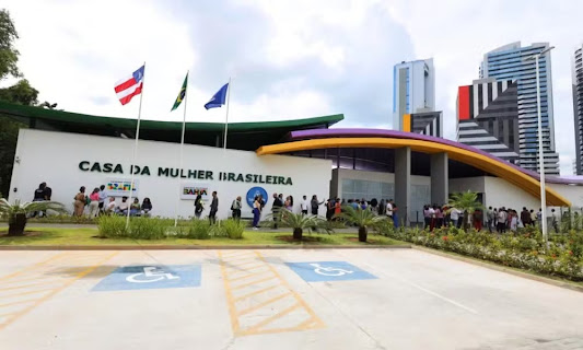 Pai e filho são presos suspeitos de estupro coletivo contra mulher em região turística de Salvador