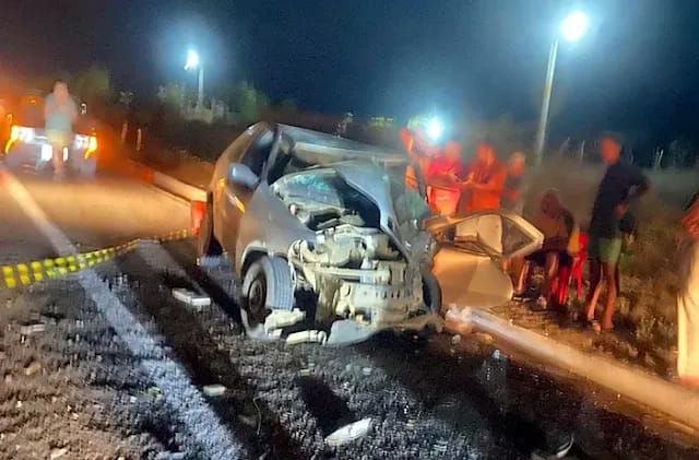 Idoso de 83 anos morre em colisão frontal entre Palio e S10 na BA-052; duas pessoas ficaram feridas