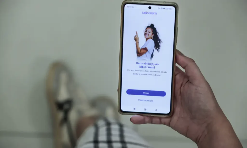 Enem: aplicativo do MEC traz simulados e correção de redações