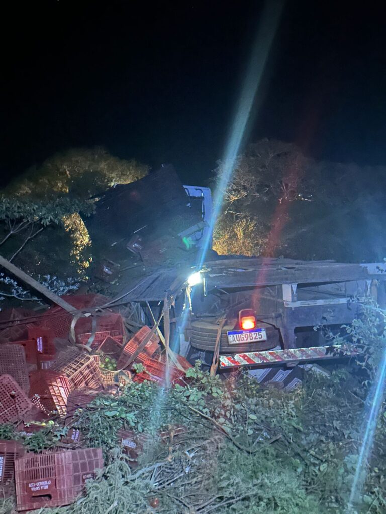Capotamento de caminhão na BA-144 entre Morro do Chapéu e Várzea Nova