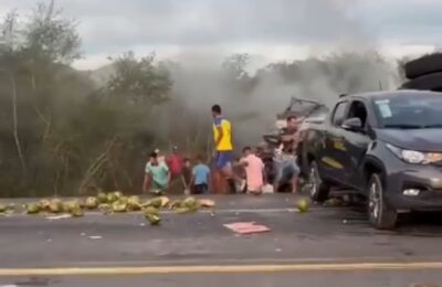 Colisão entre van e caminhão na BR-116 deixa 15 mortos na Bahia, diz PRF