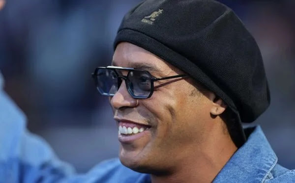 Aposentado desde 2018, Ronaldinho Gaúcho surpreende ao assinar com clube da Itália aos 46 anos