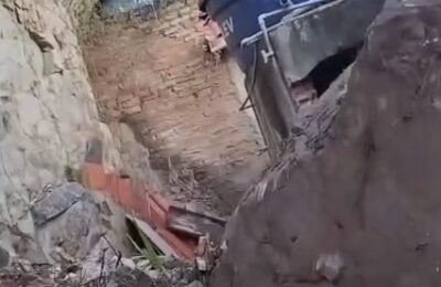 Deslizamento de bloco de pedra atinge residência no Bairro da Bananeira em Jacobina.