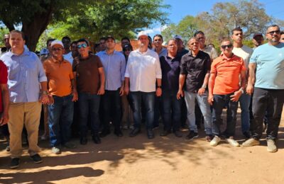 PREFEITO DE UMBURANAS, FABRÍCIO LOPES, ASSINA ORDENS DE SERVIÇO PARA OBRAS NO DISTRITO DO DELFINO