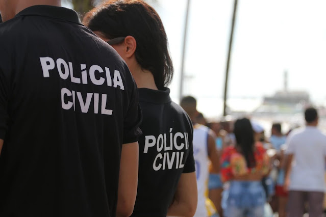 Jovem de 17 anos morre e mulher fica ferida após disparos dentro de condomínio em Salvador