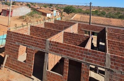Paredes erguidas marcam nova etapa da construção do Centro de Apoio e Articulação de Umburanas