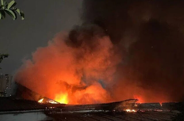 INCÊNDIO DE GRANDES PROPORÇÕES ATINGE INDÚSTRIA DE SOLVENTES EM ITAQUAQUECETUBA, NA GRANDE SÃO PAULO.