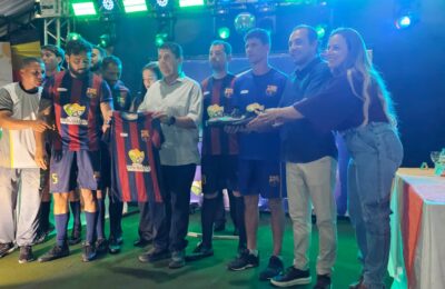 Prefeitura de Umburanas entrega uniformes, chuteiras e bolas às 15 equipes do Campeonato Municipal 2026