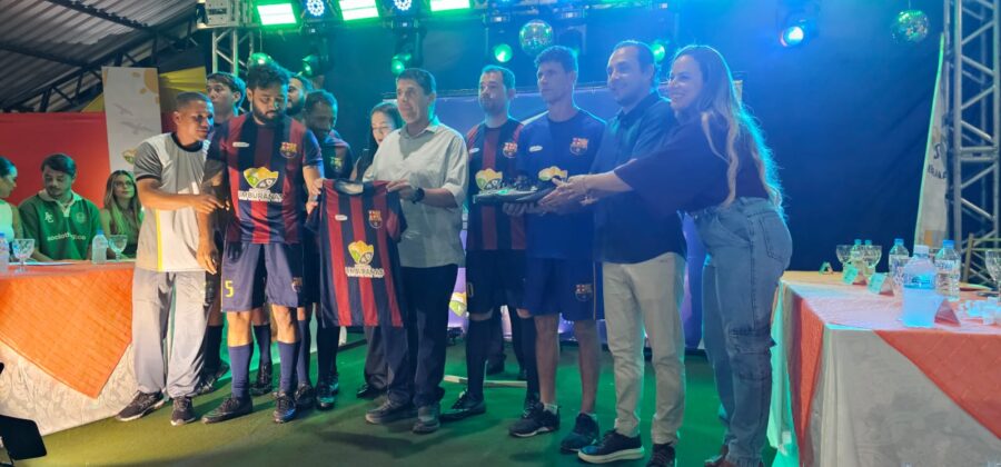 Prefeitura de Umburanas entrega uniformes, chuteiras e bolas às 15 equipes do Campeonato Municipal 2026